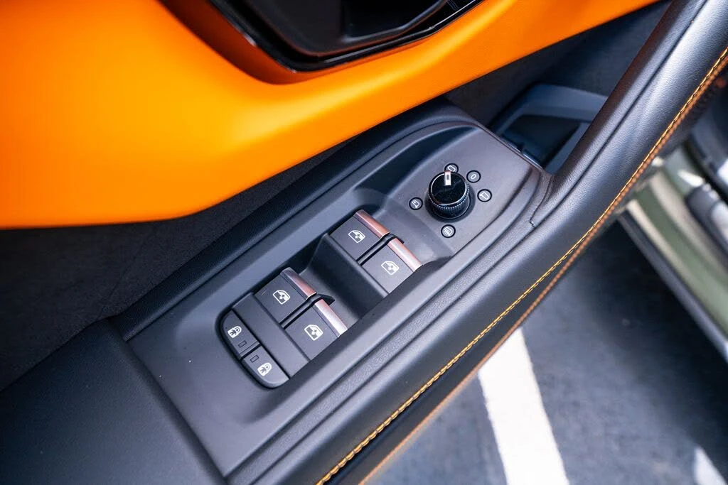 2025 Lamborghini Urus SE - Image 31 of 31