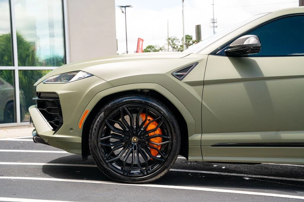 2025 Lamborghini Urus SE - Image 24 of 31