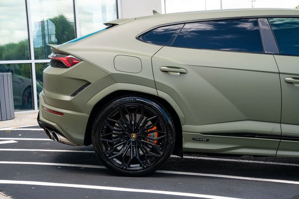 2025 Lamborghini Urus SE - Image 13 of 31