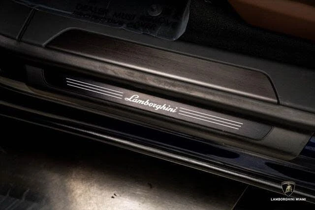 2025 Lamborghini Urus SE - Image 22 of 31