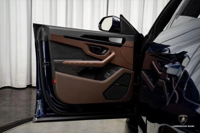2025 Lamborghini Urus SE - Image 20 of 31