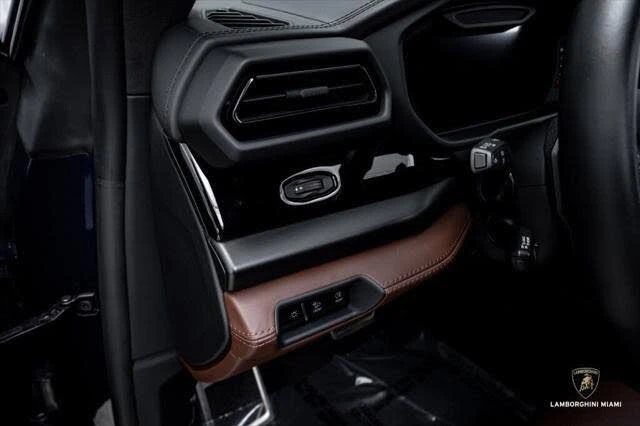 2025 Lamborghini Urus SE - Image 24 of 31