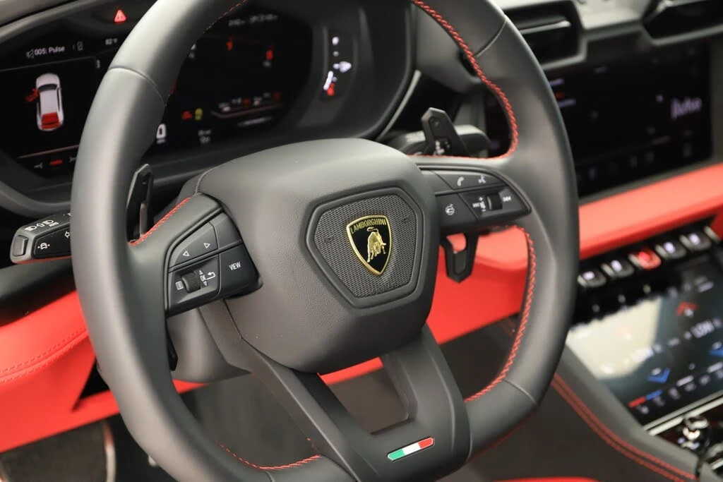 2025 Lamborghini Urus SE - Image 16 of 31