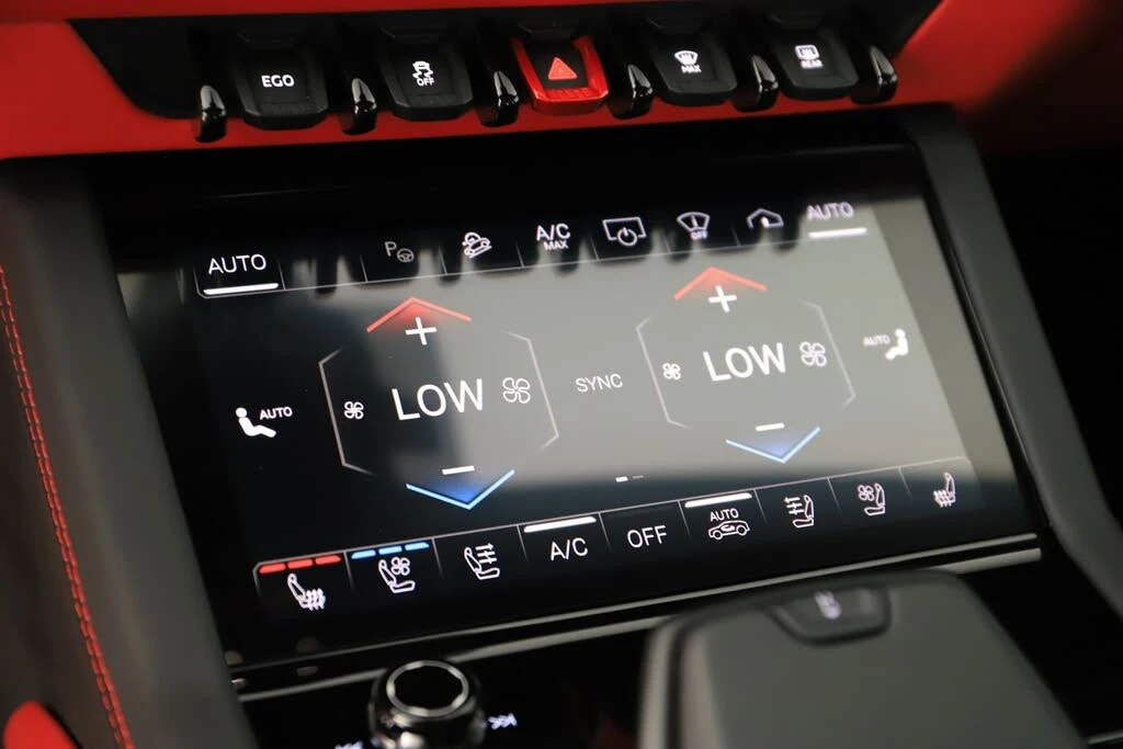 2025 Lamborghini Urus SE - Image 29 of 31