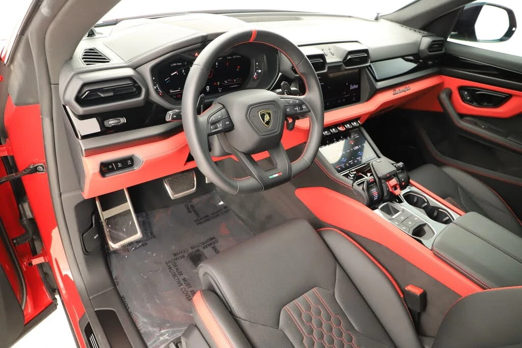 2025 Lamborghini Urus SE - Image 15 of 31