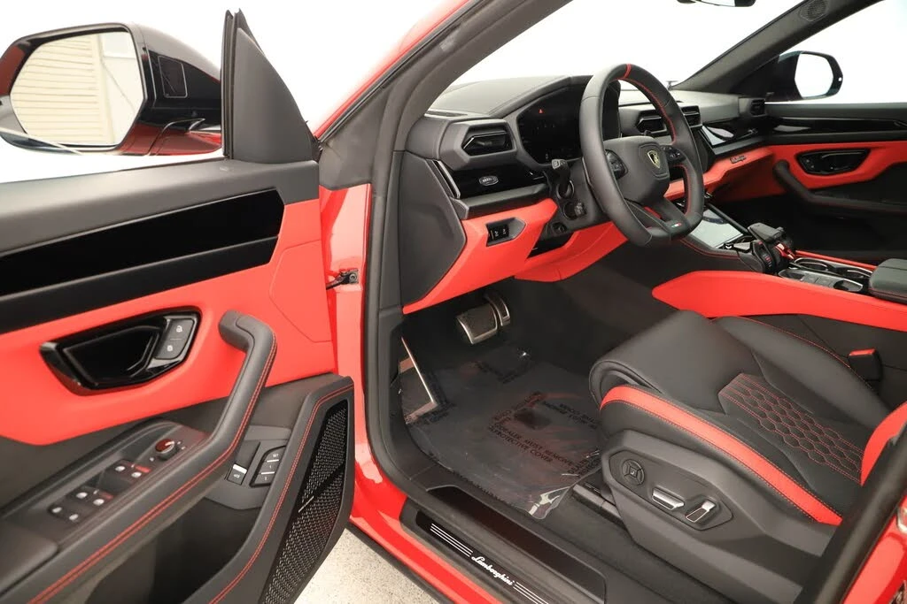2025 Lamborghini Urus SE - Image 14 of 31