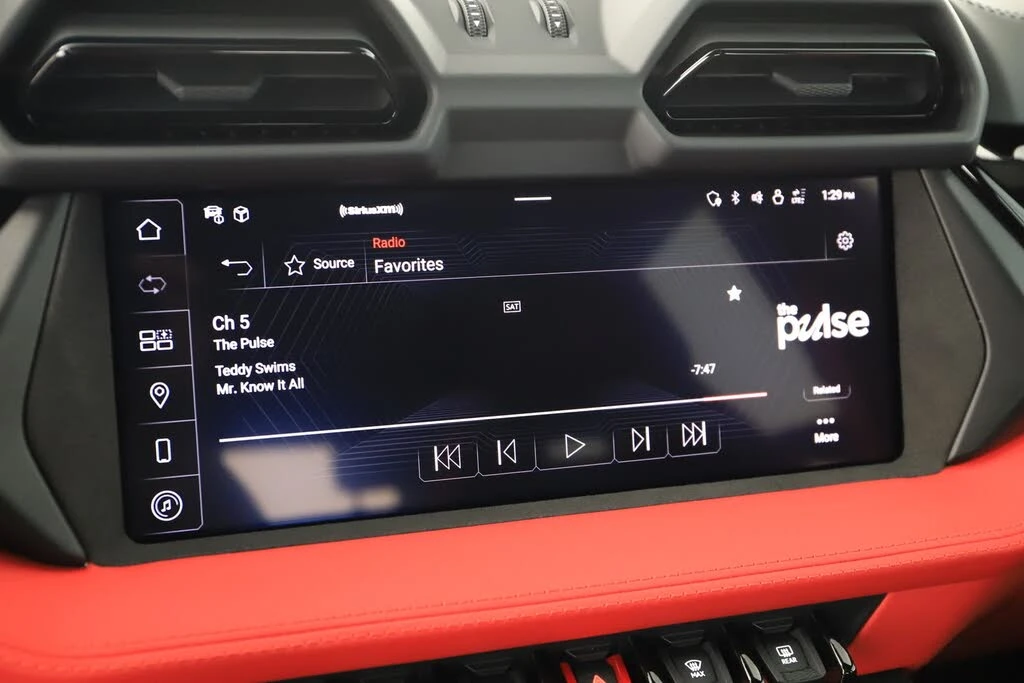 2025 Lamborghini Urus SE - Image 27 of 31