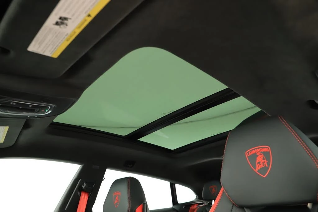 2025 Lamborghini Urus SE - Image 25 of 31