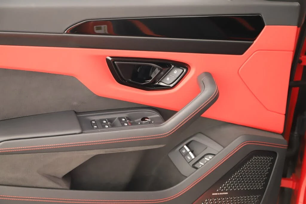 2025 Lamborghini Urus SE - Image 22 of 31