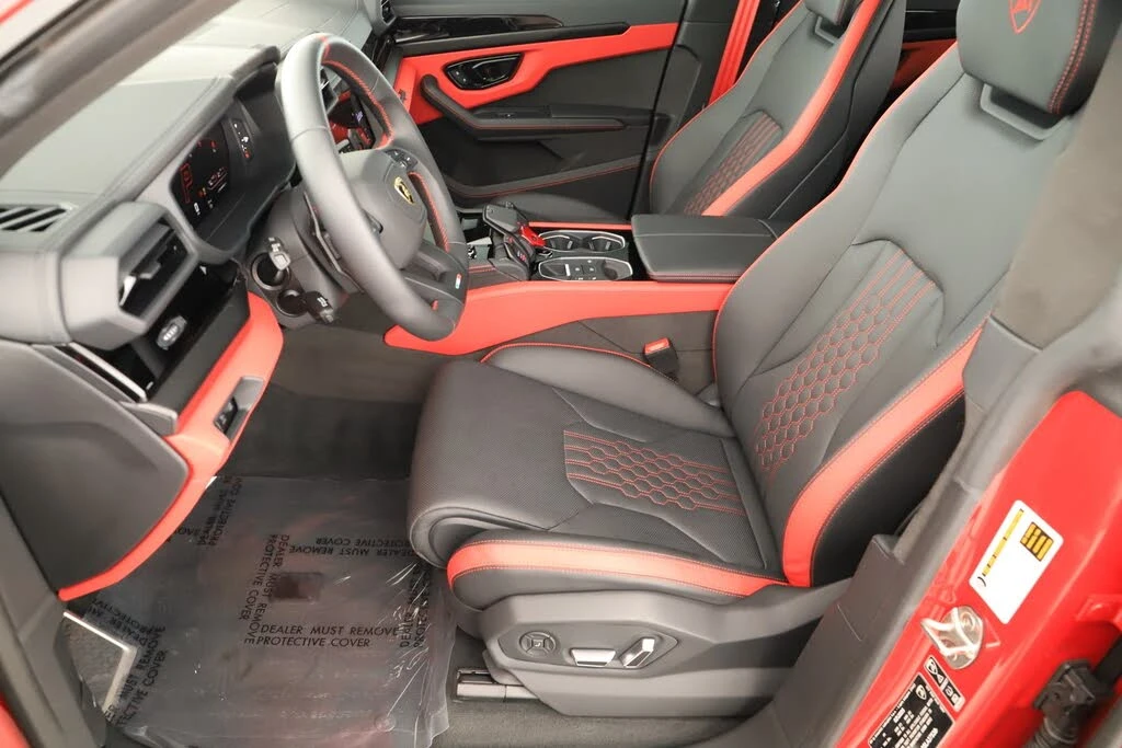 2025 Lamborghini Urus SE - Image 23 of 31
