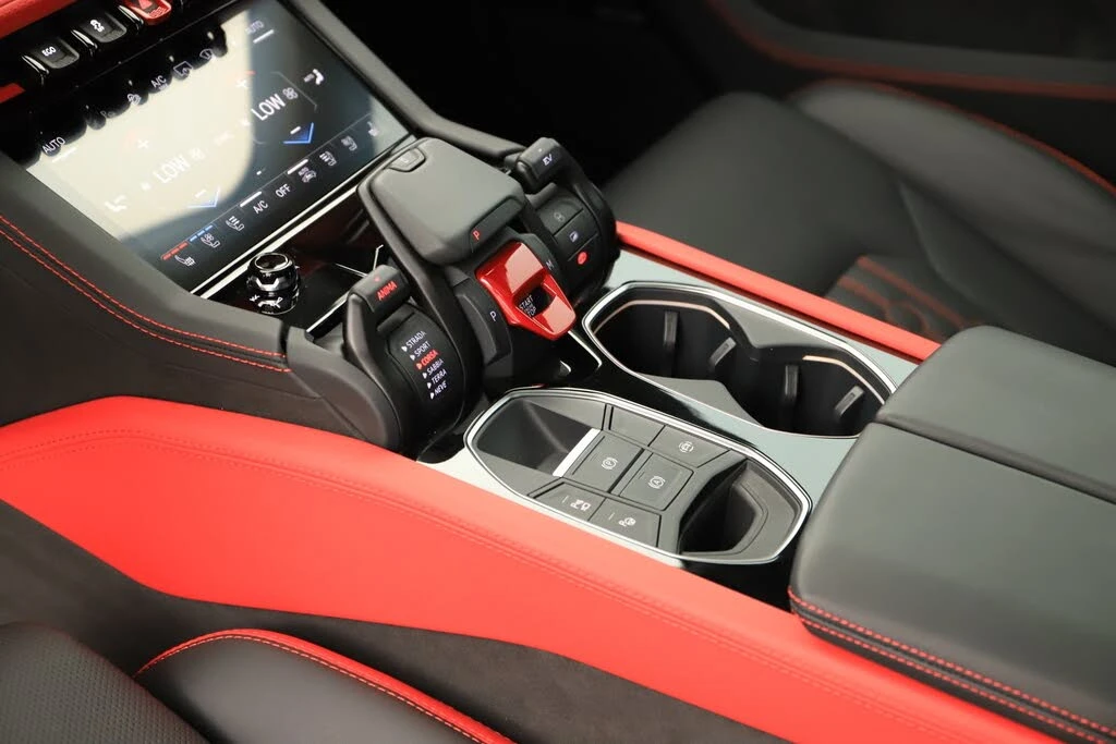 2025 Lamborghini Urus SE - Image 17 of 31