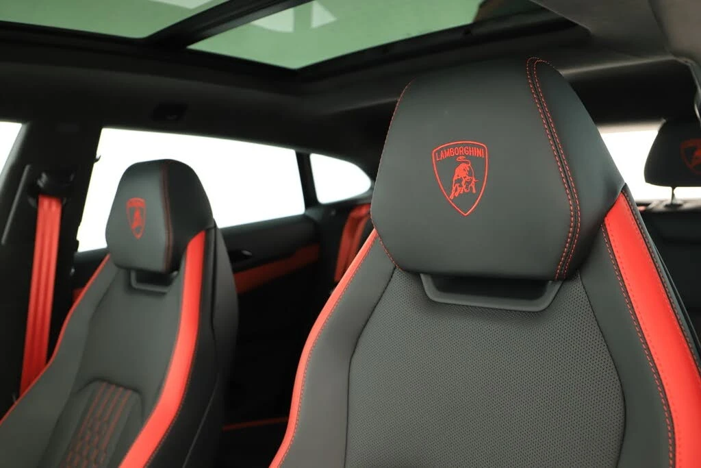2025 Lamborghini Urus SE - Image 26 of 31