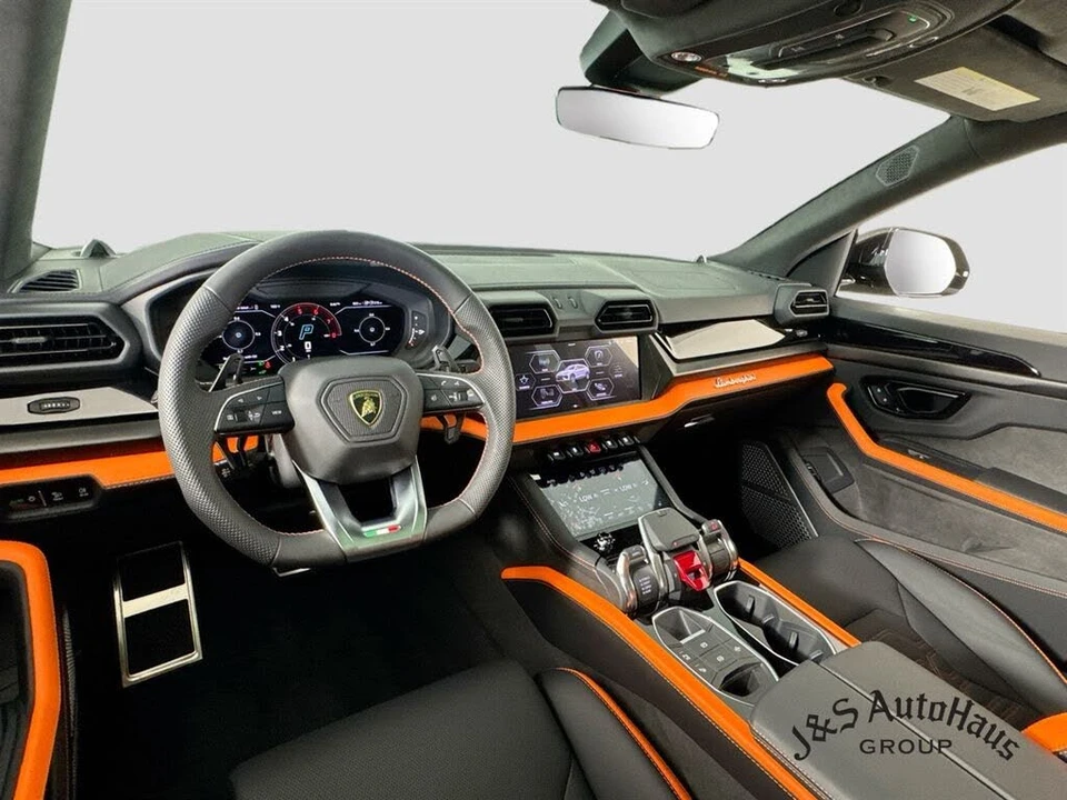 2025 Lamborghini Urus SE - Image 30 of 31