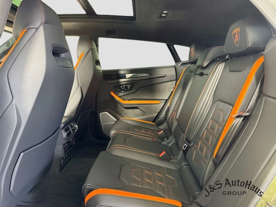 2025 Lamborghini Urus SE - Image 28 of 31