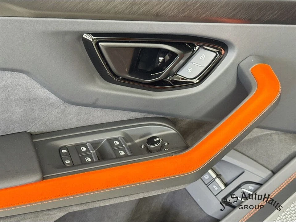 2025 Lamborghini Urus SE - Image 24 of 31