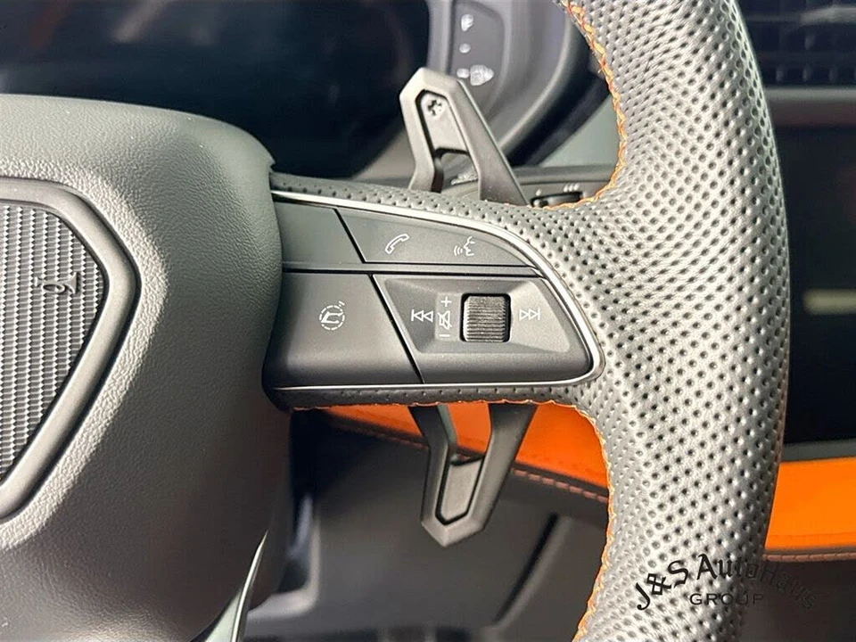 2025 Lamborghini Urus SE - Image 14 of 31