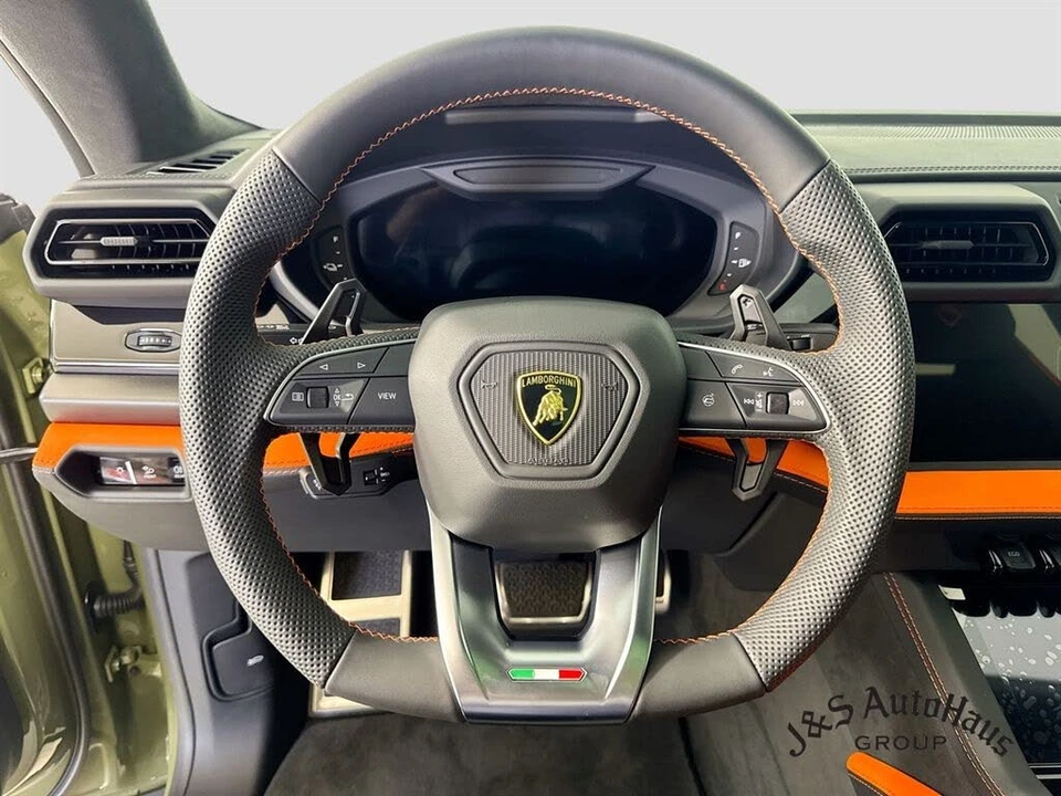 2025 Lamborghini Urus SE - Image 12 of 31