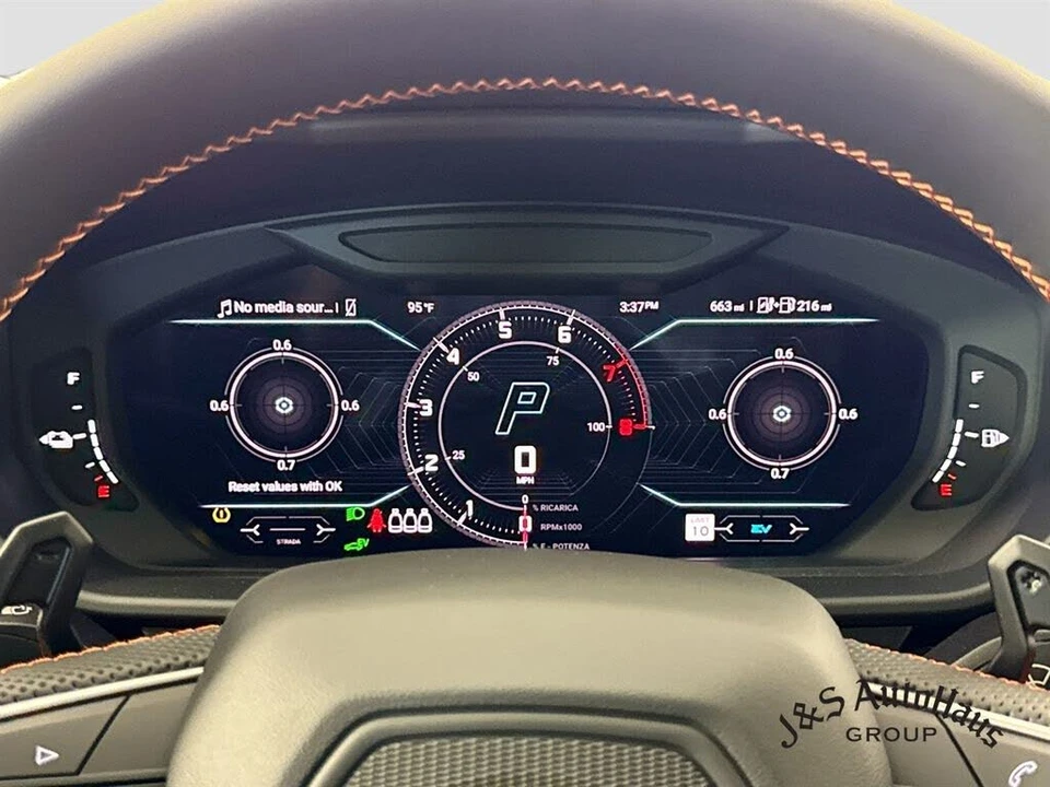 2025 Lamborghini Urus SE - Image 15 of 31
