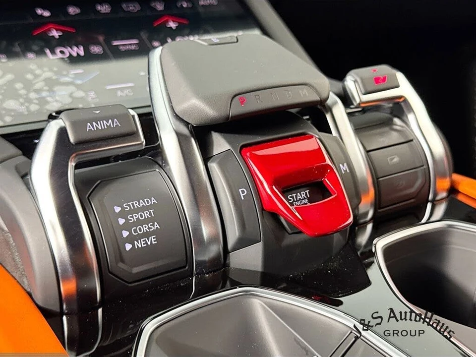 2025 Lamborghini Urus SE - Image 22 of 31