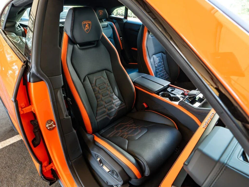 2025 Lamborghini Urus SE - Image 26 of 31