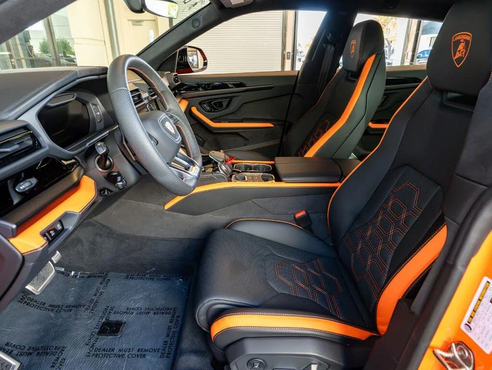 2025 Lamborghini Urus SE - Image 15 of 31