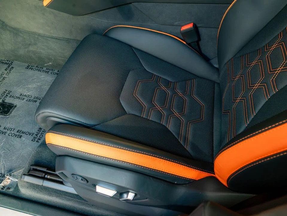 2025 Lamborghini Urus SE - Image 17 of 31