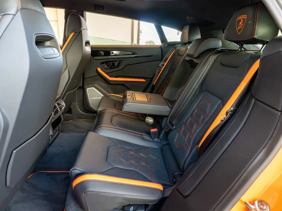 2025 Lamborghini Urus SE - Image 29 of 31