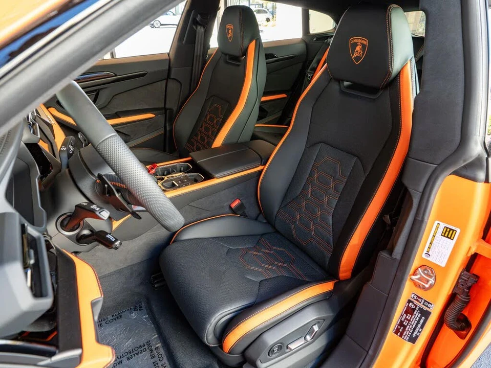 2025 Lamborghini Urus SE - Image 16 of 31