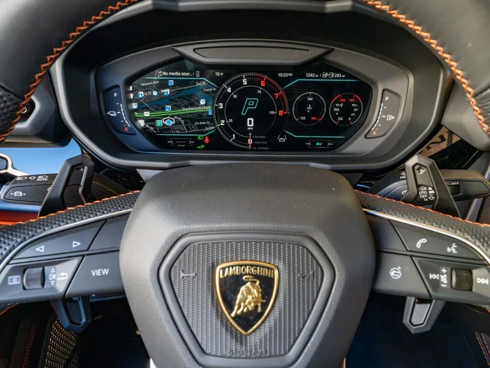 2025 Lamborghini Urus SE - Image 18 of 31