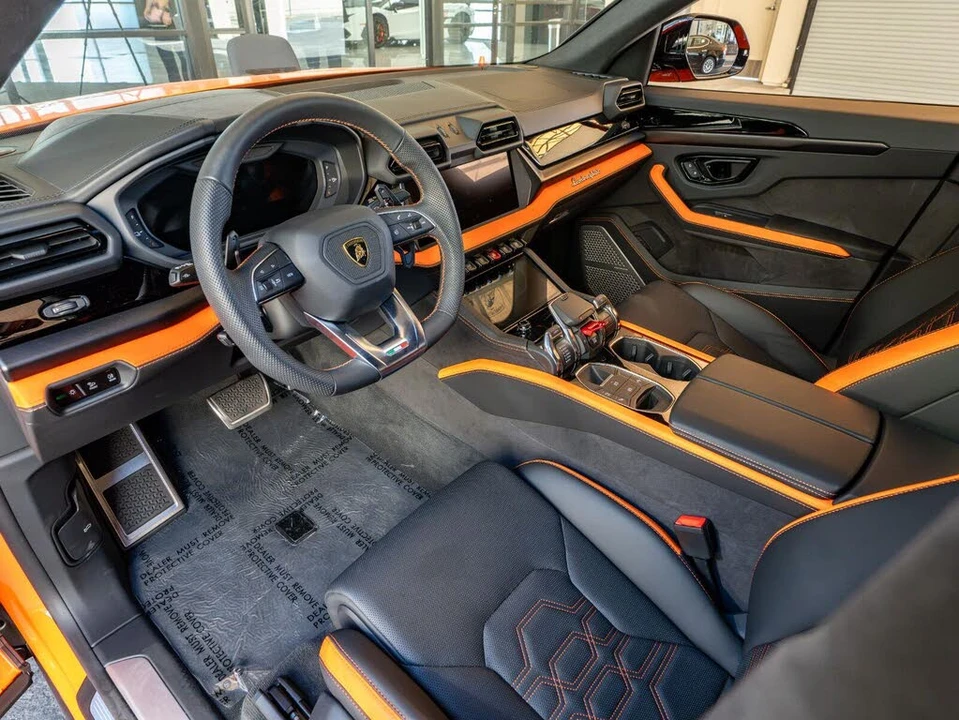 2025 Lamborghini Urus SE - Image 14 of 31