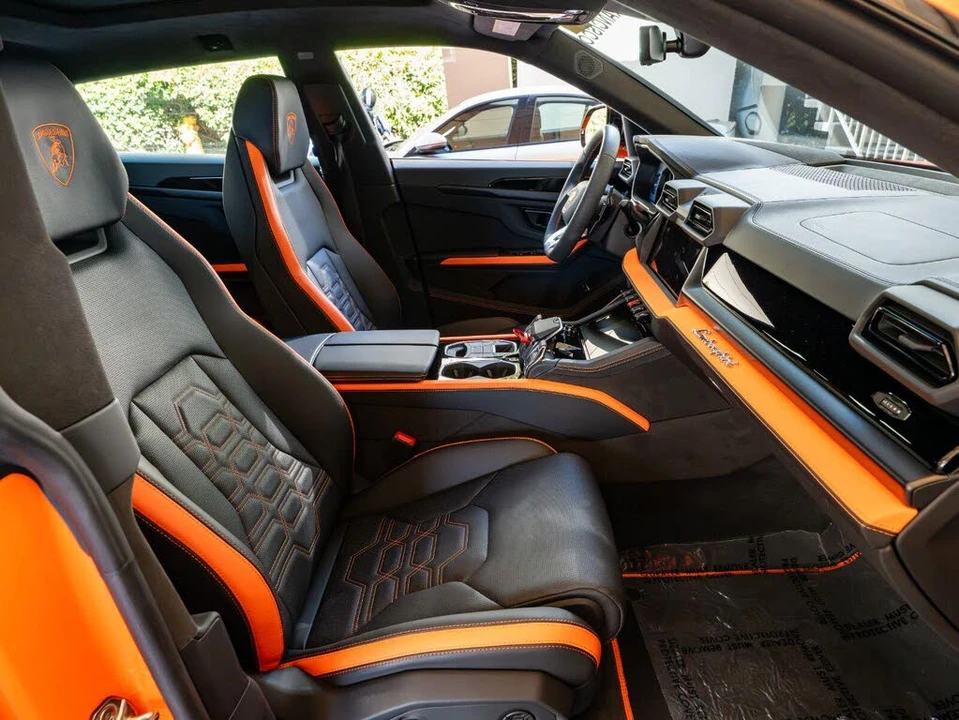 2025 Lamborghini Urus SE - Image 25 of 31