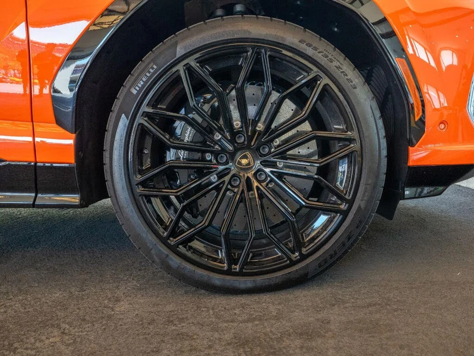 2025 Lamborghini Urus SE - Image 12 of 31