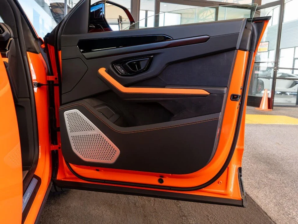 2025 Lamborghini Urus SE - Image 23 of 31