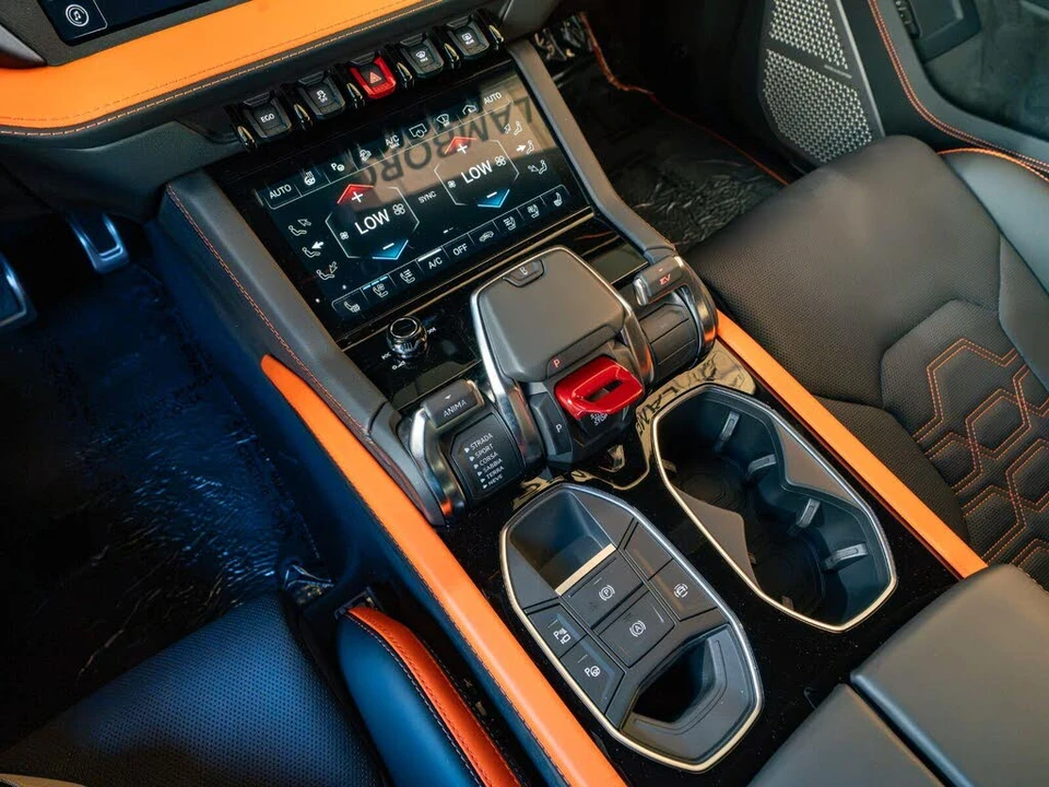 2025 Lamborghini Urus SE - Image 21 of 31