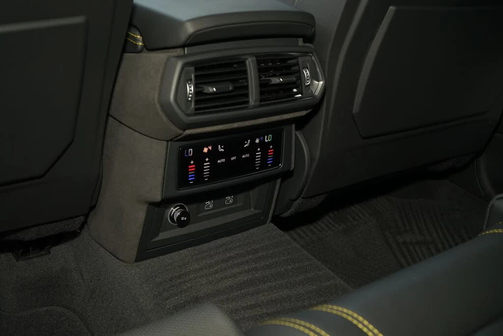 2025 Lamborghini Urus SE - Image 25 of 31