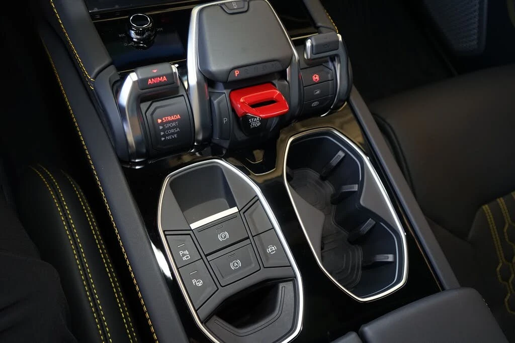 2025 Lamborghini Urus SE - Image 22 of 31