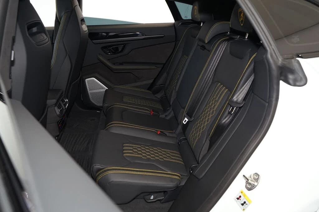 2025 Lamborghini Urus SE - Image 26 of 31