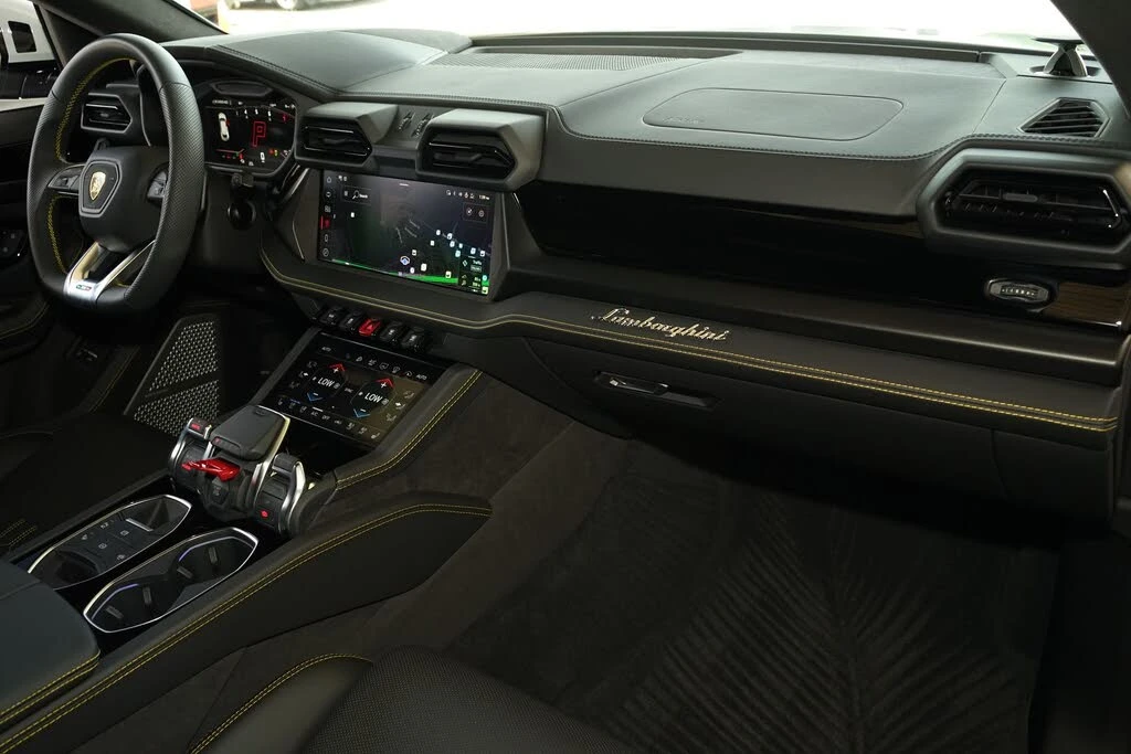 2025 Lamborghini Urus SE - Image 13 of 31