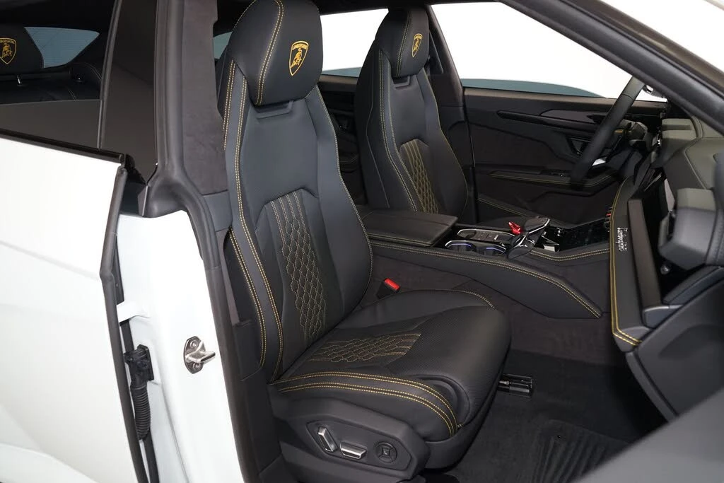 2025 Lamborghini Urus SE - Image 12 of 31