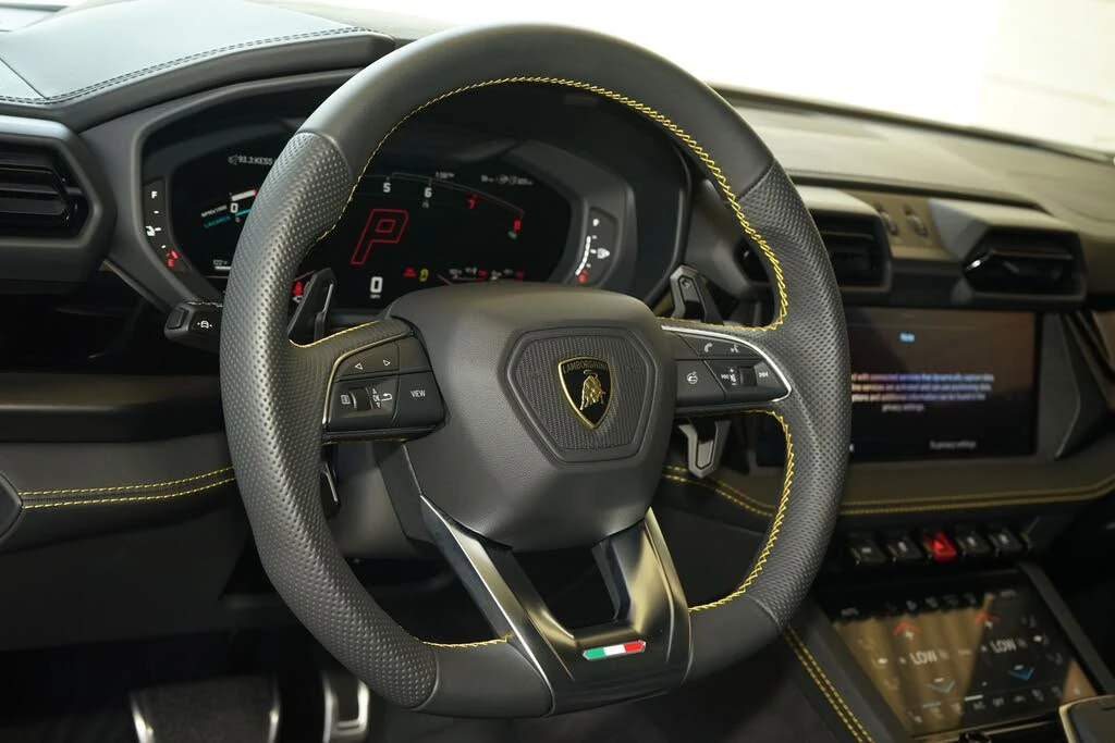 2025 Lamborghini Urus SE - Image 14 of 31