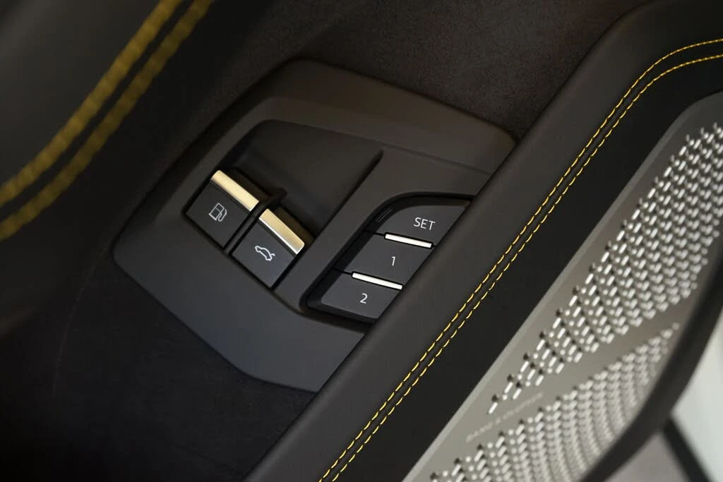 2025 Lamborghini Urus SE - Image 31 of 31