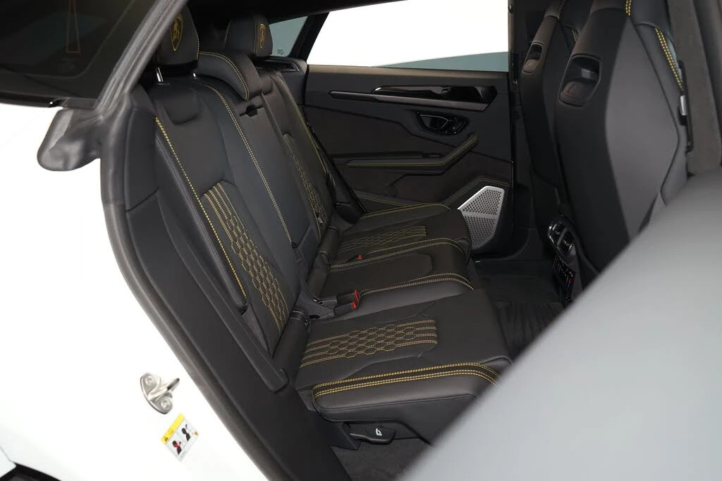 2025 Lamborghini Urus SE - Image 24 of 31