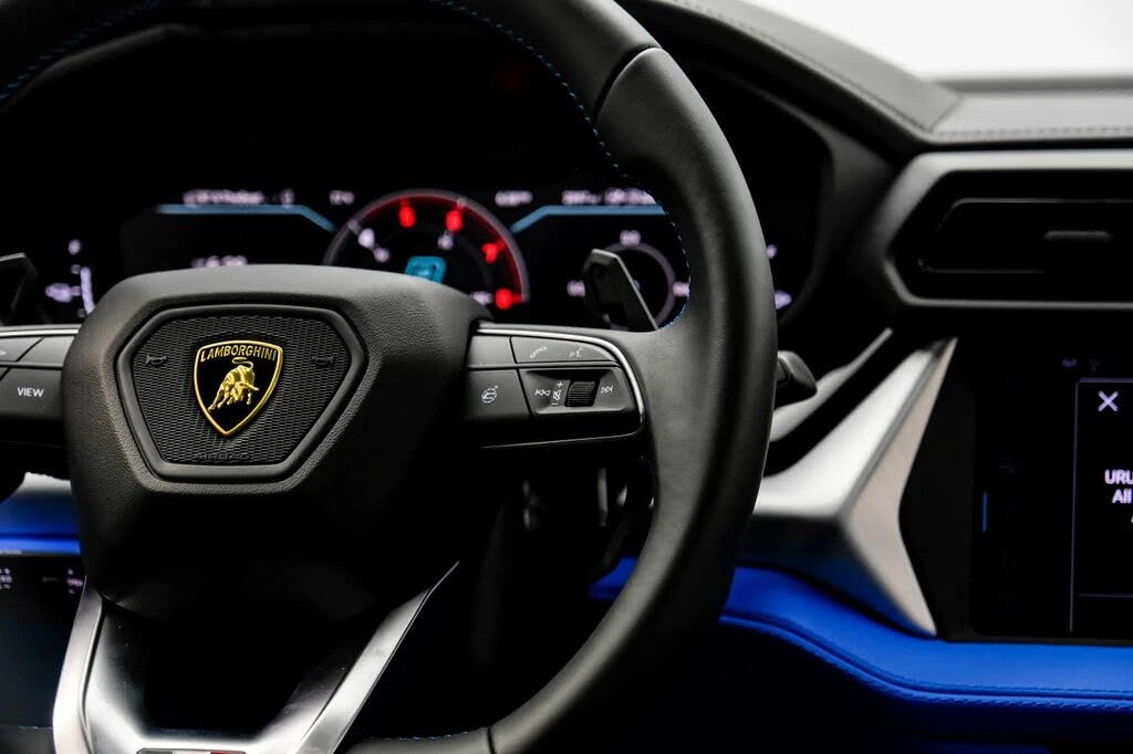 2025 Lamborghini Urus SE - Image 21 of 31