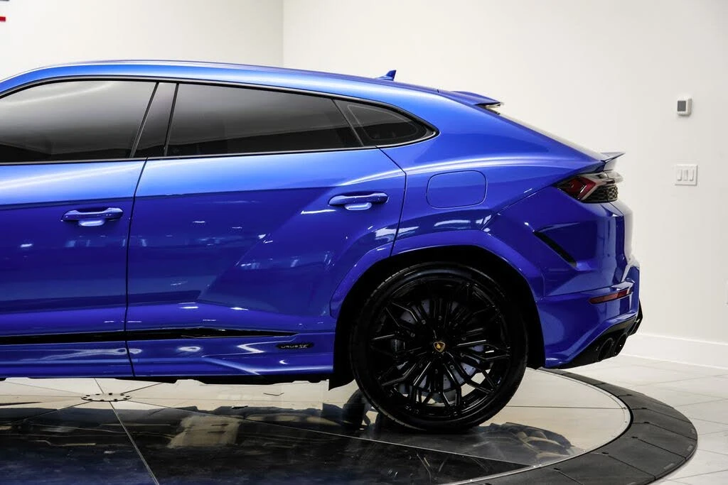 2025 Lamborghini Urus SE - Image 15 of 31