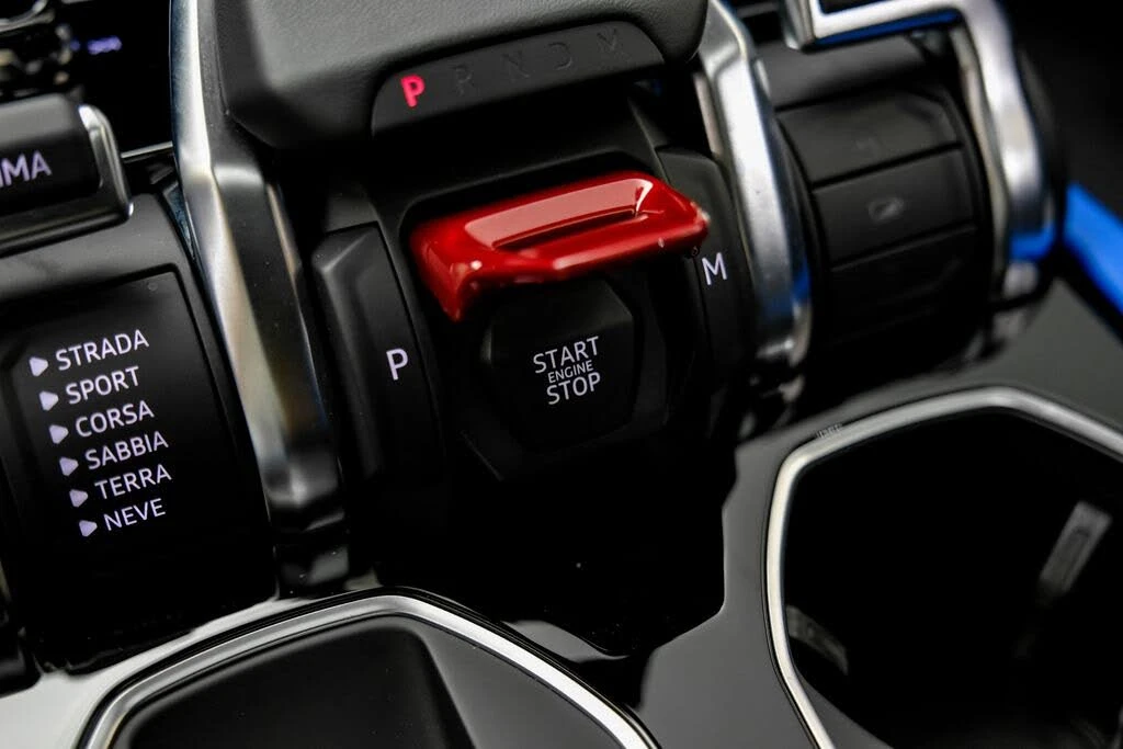 2025 Lamborghini Urus SE - Image 24 of 31