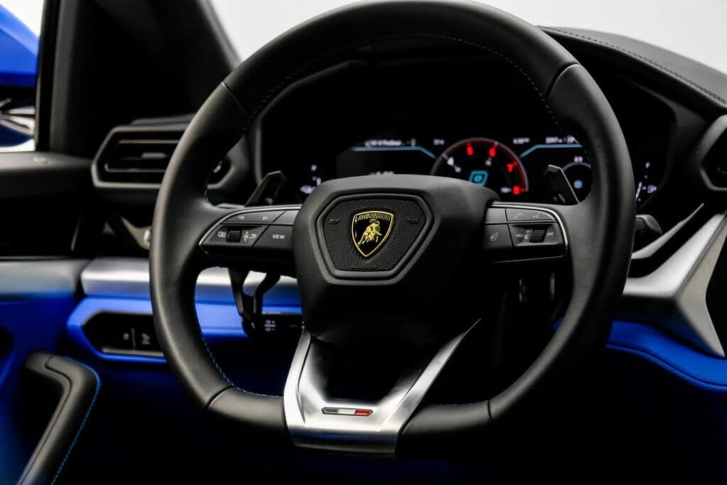 2025 Lamborghini Urus SE - Image 18 of 31