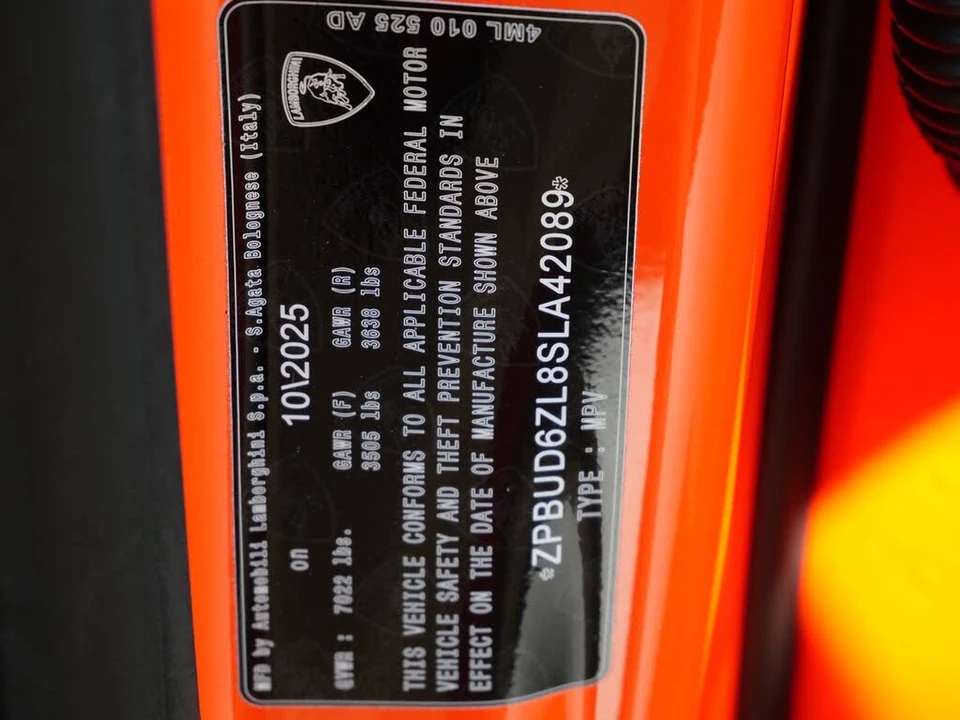 2025 Lamborghini Urus SE - Image 31 of 31