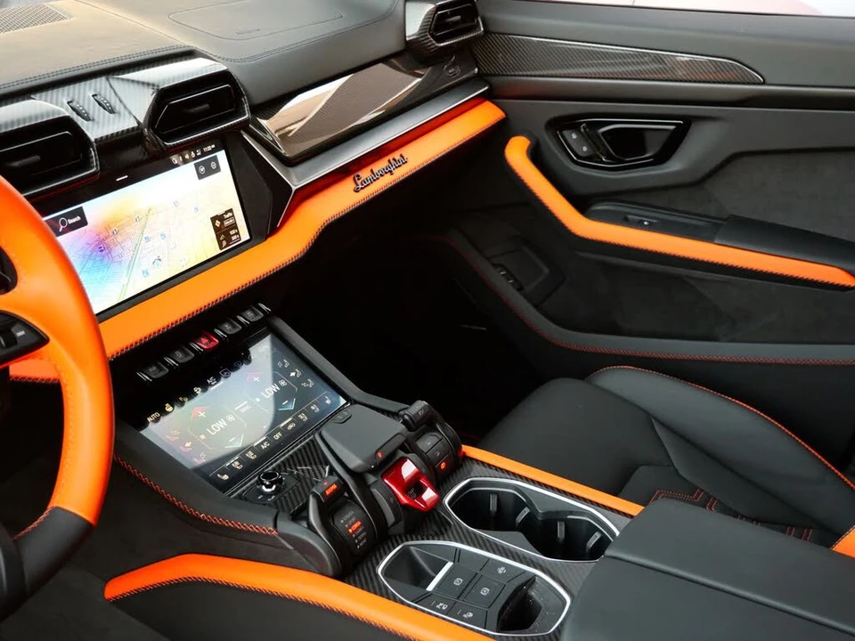 2025 Lamborghini Urus SE - Image 18 of 31