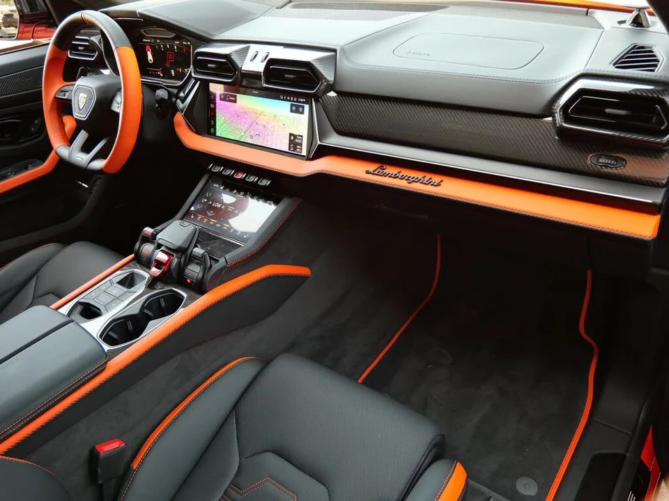 2025 Lamborghini Urus SE - Image 29 of 31