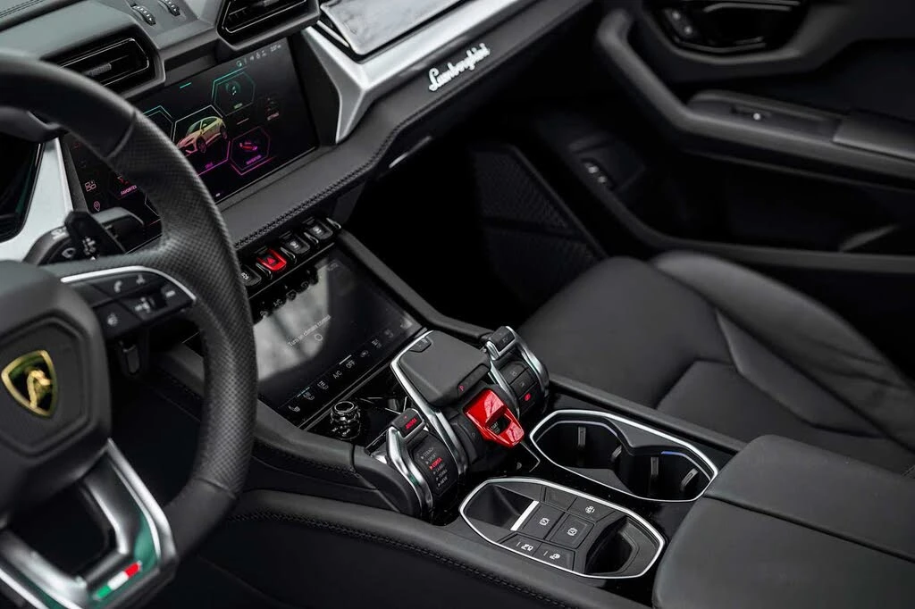 2025 Lamborghini Urus SE - Image 27 of 31